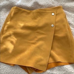 Yellow suede skort from Zara